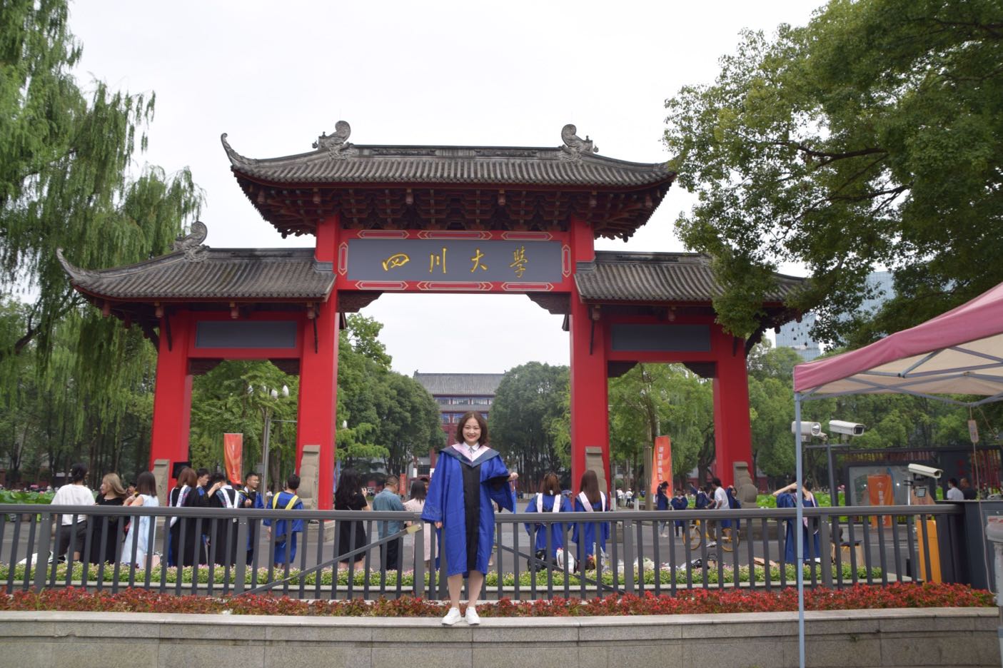 学校中的杨杰.jpg