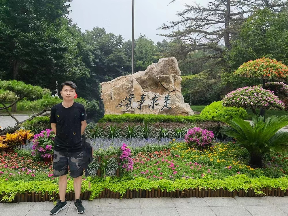 校园照.jpg