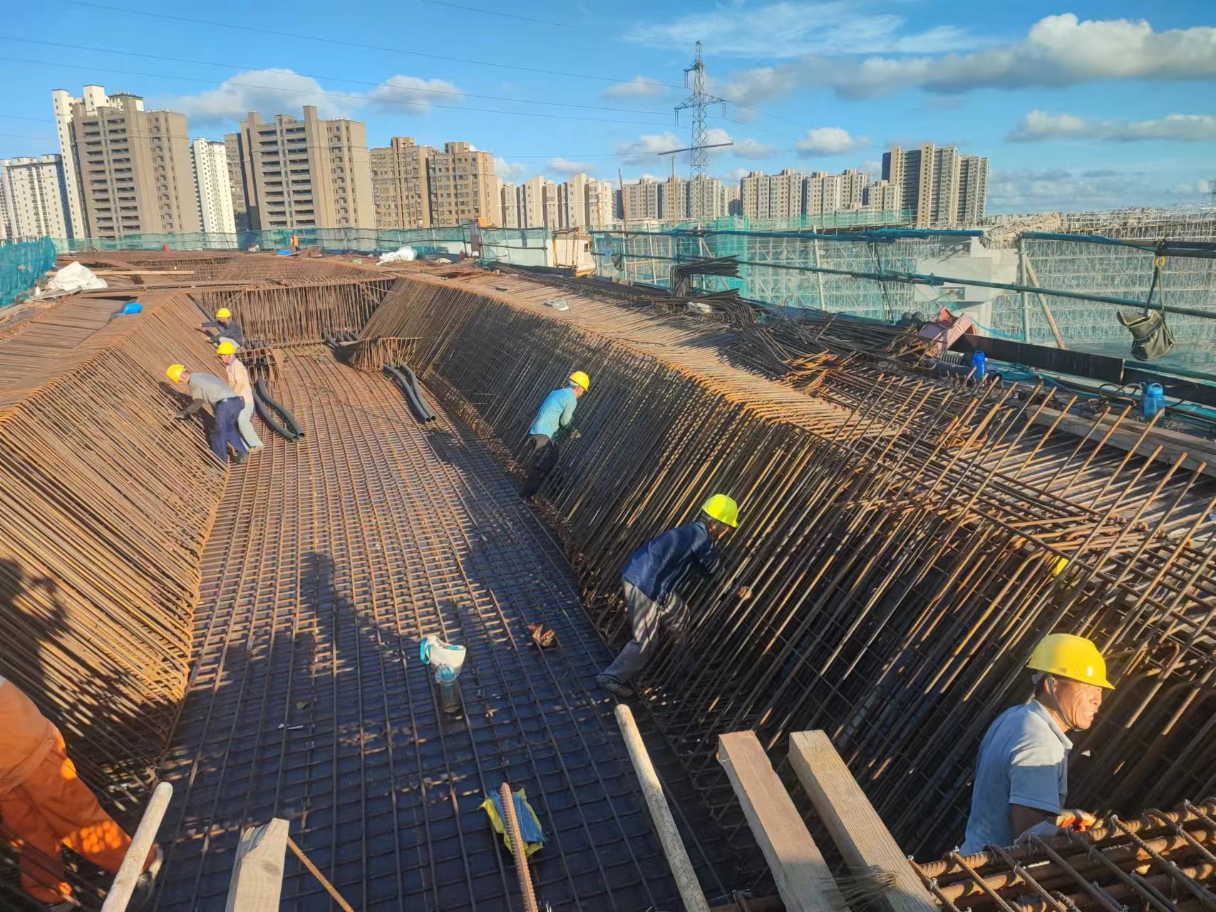 康庄大道现浇梁施工.jpg