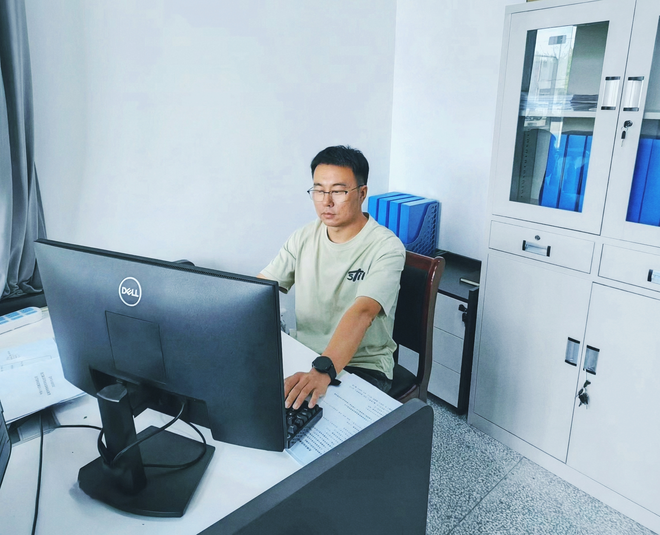 先锋岛公司周飞.jpg